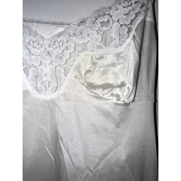 Vintage Vassarette Ivory Lace Trim Nylon Full Slip Dress Size 44 Adjustable Stra - Picture 2 of 8